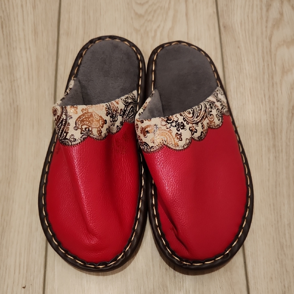 NWOB Leather Red Paisley Women's slippers